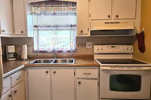 2950 Crosley Dr E, West Palm Beach, FL 33415 - Photo 8