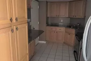 2425 Presidential Way, West Palm Beach, FL 33401 - Photo 8