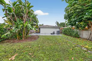 698 NE 36th St, Oakland Park, FL 33334 - Photo 22