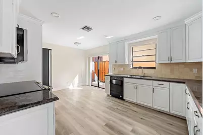 13290 Saint Tropez Circle, Palm Beach Gardens, FL 33410 - Photo 8