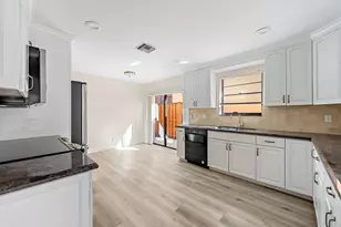 13290 St Tropez Cir, Palm Beach Gardens, FL 33410 - Photo 8