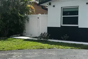 2161 NW 89th Terrace, Pembroke Pines, FL 33024 - Photo 2