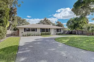 2545 Venice Dr, Palm Beach Gardens, FL 33410 - Photo 2