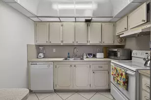 330 Wellington G, West Palm Beach, FL 33417 - Photo 8