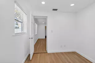 379 NW 23rd St, Boca Raton, FL 33431 - Photo 20