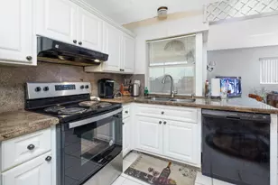 300 Michigan Pl, West Palm Beach, FL 33409 - Photo 14