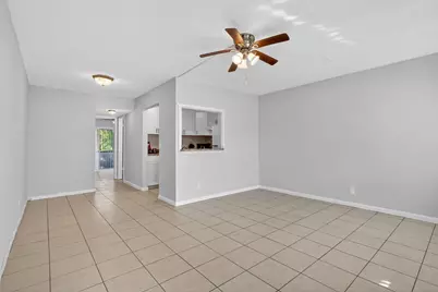 378 Sheffield P, West Palm Beach, FL 33417 - Photo 2