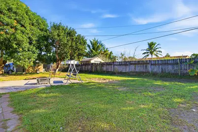 333 Mid Pines Road, Palm Springs, FL 33461 - Photo 22