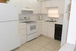 681 S Hollybrook Dr, Pembroke Pines, FL 33025 - Photo 4