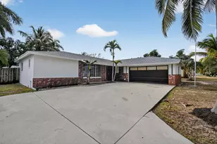 8776 SE Bahama Cir, Hobe Sound, FL 33455 - Photo 2
