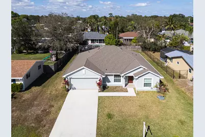 519 SE Sunnybrook Terrace, Port Saint Lucie, FL 34983 - Photo 2