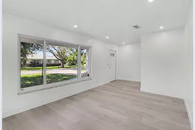 4005 NW 76th Avenue, Coral Springs, FL 33065 - Photo 6