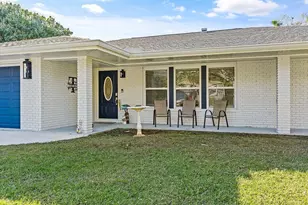 2801 Grove Dr, Fort Pierce, FL 34981 - Photo 2
