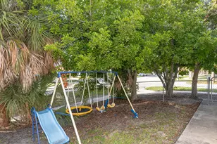 7750 SW 10th Ct, North Lauderdale, FL 33068 - Photo 32