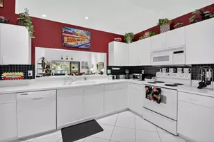 9716 Sills Dr E, Boynton Beach, FL 33437 - Photo 10