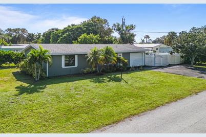 3197 NE Lake Avenue, Jensen Beach, FL 34957 - Photo 1