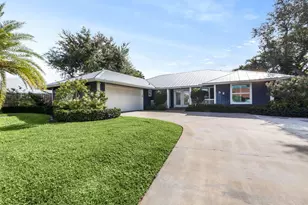 52 Birch Pl, Tequesta, FL 33469 - Photo 1