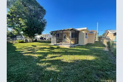 214 SW 10th Avenue, Boynton Beach, FL 33435 - Photo 1