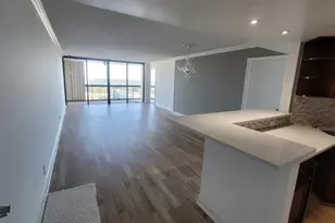 2425 Presidential Way, West Palm Beach, FL 33401 - Photo 1