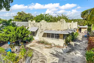 631 30th St, West Palm Beach, FL 33407 - Photo 1