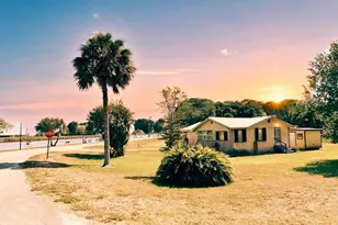 601 Riverside Dr, Moore Haven, FL 33471 - Photo 1