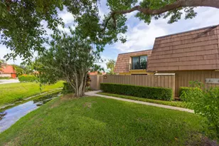 818 8th Ct, Palm Beach Gardens, FL 33410 - Photo 1