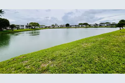 117 Chatham E, West Palm Beach, FL 33417 - Photo 1