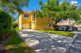11373 Lakeview Dr, Coral Springs, FL 33071 - Photo 1