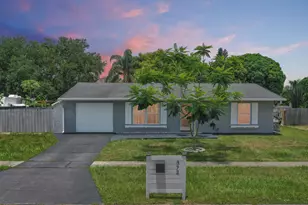 372 NE Ardsley Dr, Port Saint Lucie, FL 34983 - Photo 1