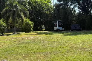 2726 S 10 Th St, Fort Pierce, FL 34982 - Photo 1