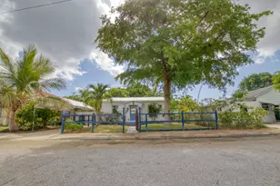 726 N E St, Lake Worth, FL 33460 - Photo 1