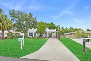 413 SE Hibiscus Ave, Stuart, FL 34996 - Photo 1