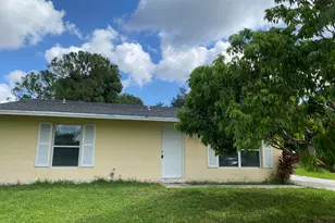 227 NE Camelot Dr, Port Saint Lucie, FL 34983 - Photo 1