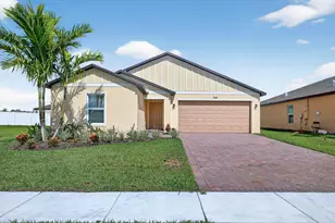 728 Carlyle Way E, Fort Pierce, FL 34947 - Photo 1