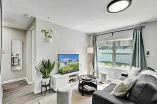 717 SW 2nd Ct, Delray Beach, FL 33444 - Photo 1