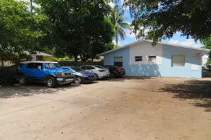 421 S J St, Lake Worth, FL 33460 - Photo 1