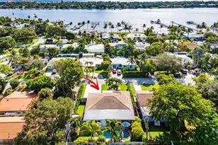 817 S Lake Dr, Lantana, FL 33462 - Photo 1