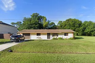814 SE Sweetbay Ave, Port Saint Lucie, FL 34983 - Photo 1