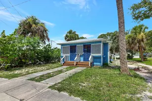 922 SE Bayou Ave, Stuart, FL 34994 - Photo 1