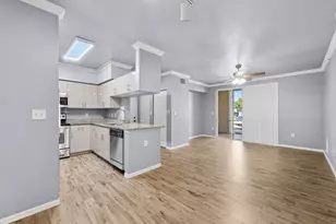 6410 Emerald Dunes Dr, West Palm Beach, FL 33411 - Photo 1