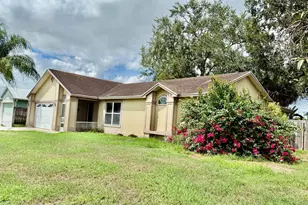 901 SW Gaitor Ave, Port Saint Lucie, FL 34953 - Photo 1