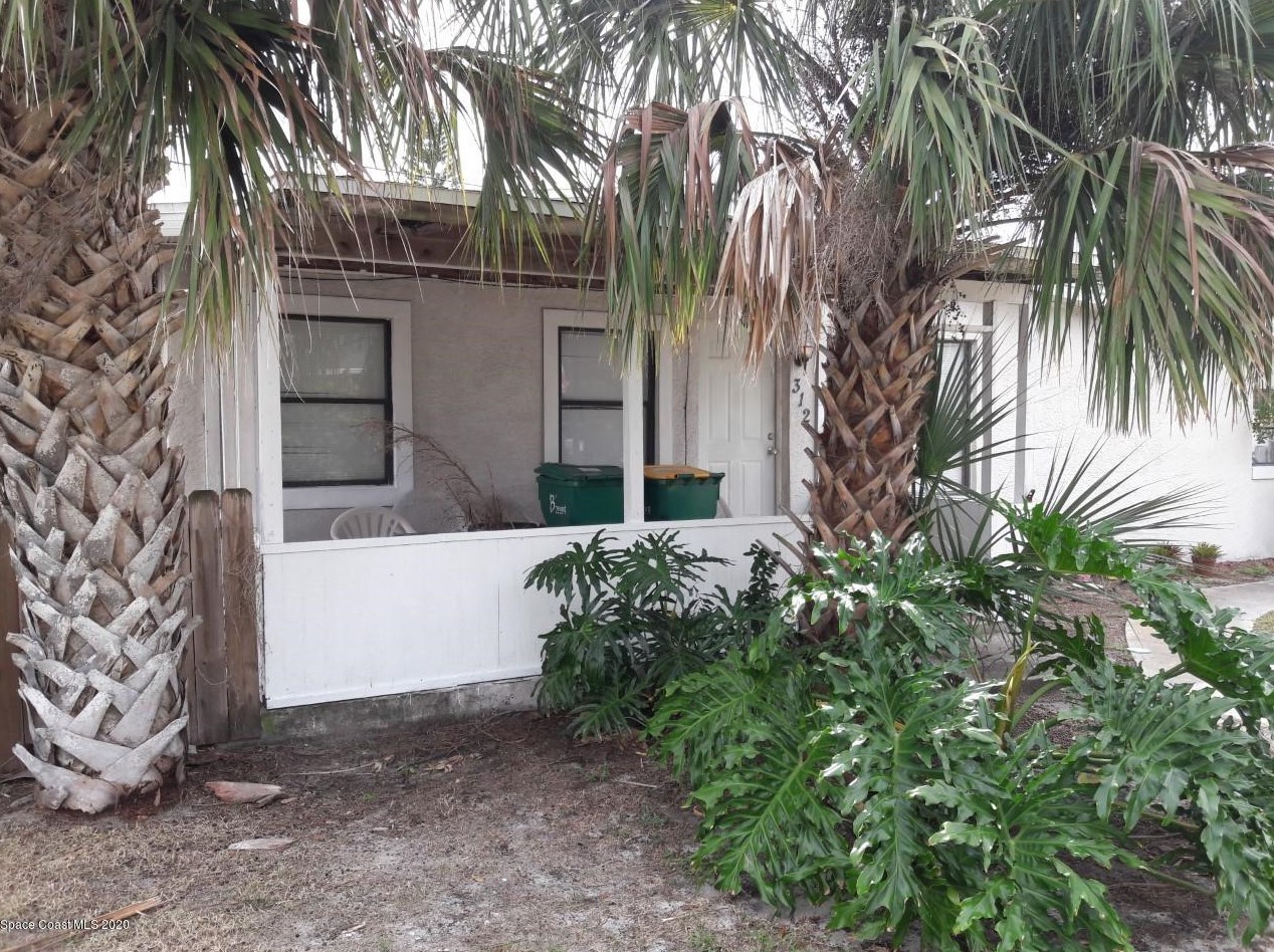 312 Live Oak Ln, Melbourne, FL 32935-4858