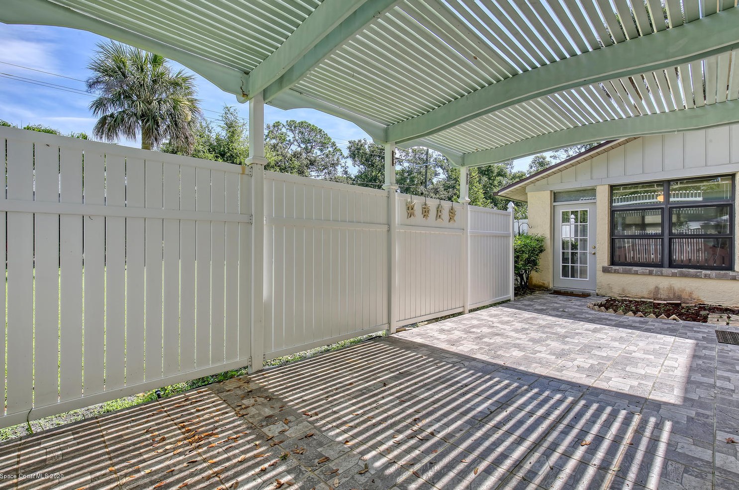 1490 Oaks Dr, Merritt Island FL exterior