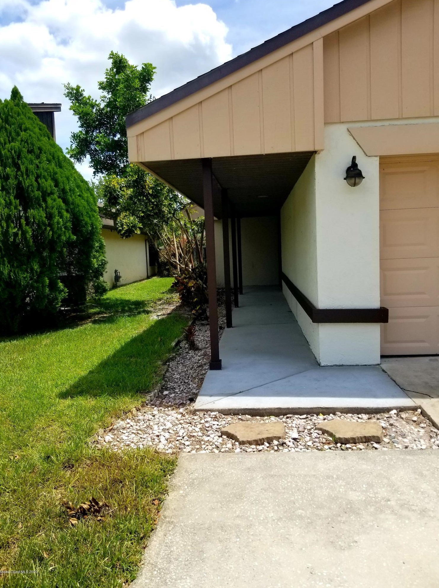 745 Myrtlewood Ln, Melbourne, FL 32940-7753