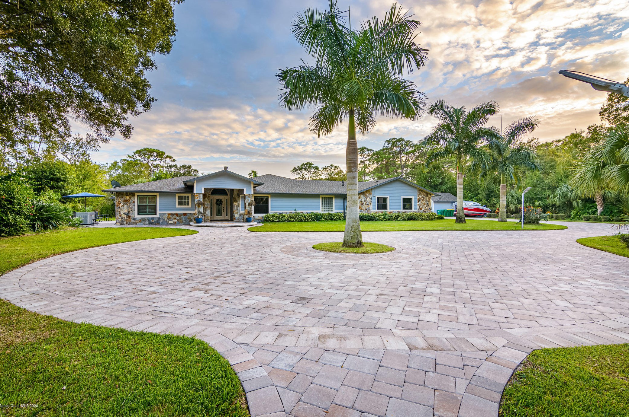 4085 Lake Washington Rd, Melbourne, FL 32934-7625