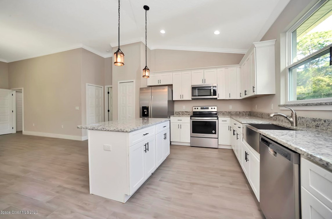 903 Sally St, Melbourne, FL 32909-5202