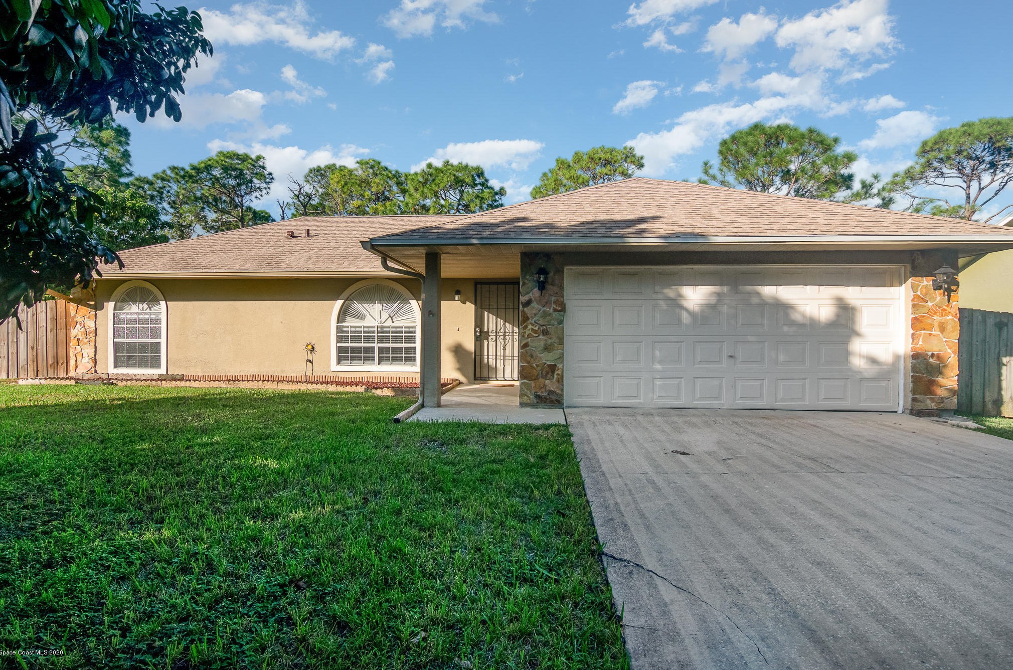 1223 Helliwell St, Melbourne, FL 32907-7980