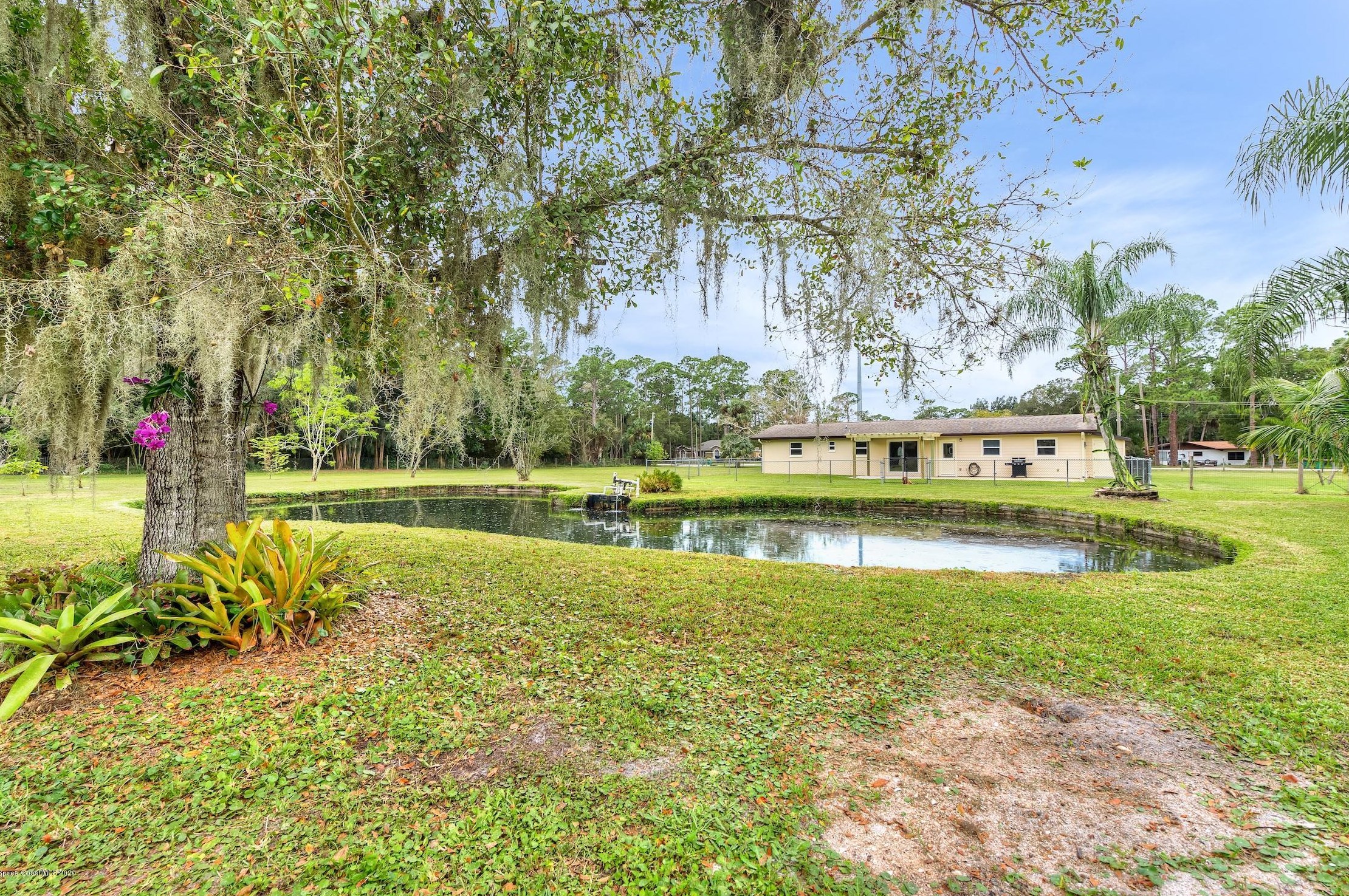 324 Valencia Rd, Melbourne FL 32904-3327 exterior