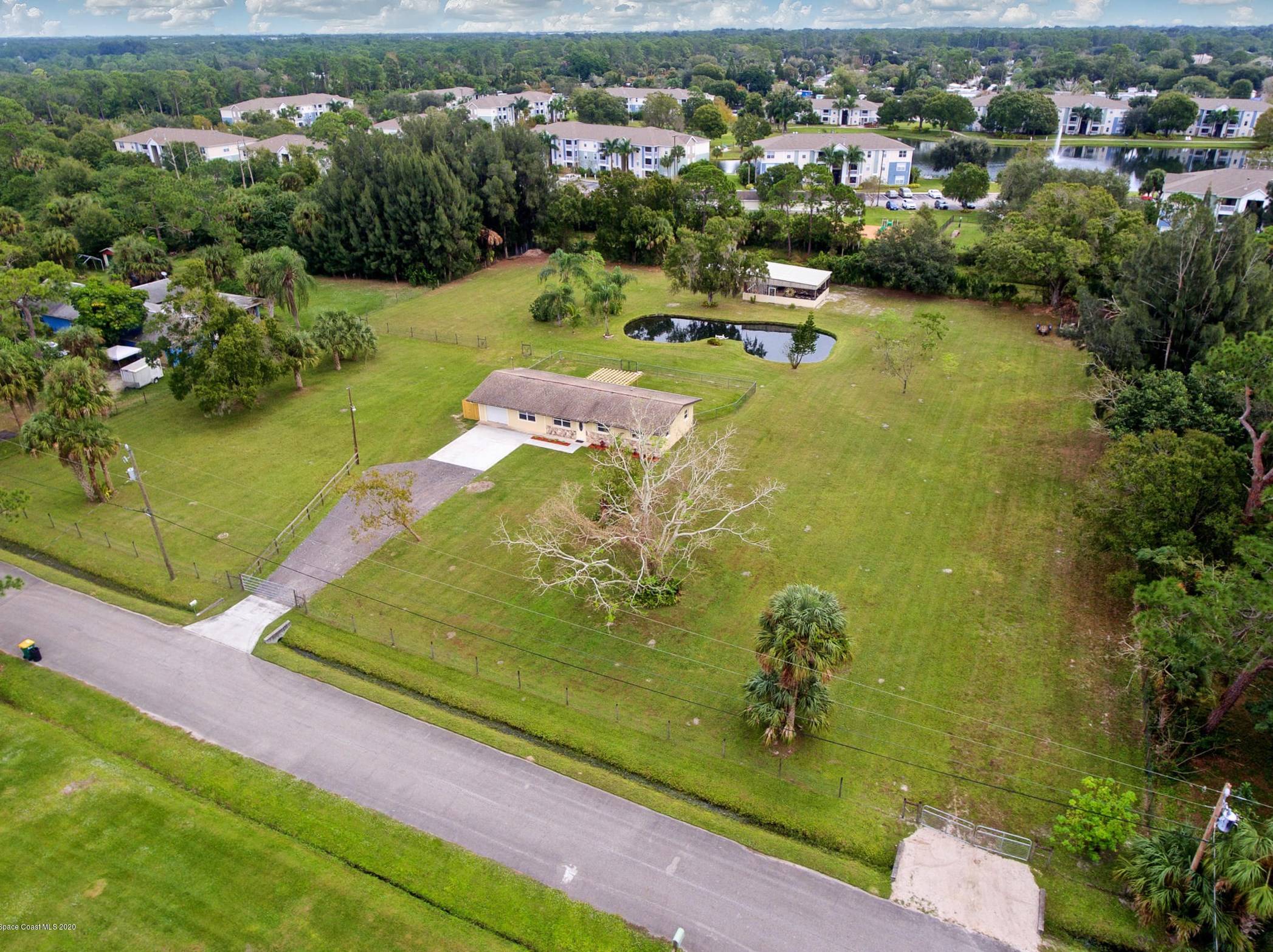 324 Valencia Rd, Melbourne FL 32904-3327 exterior