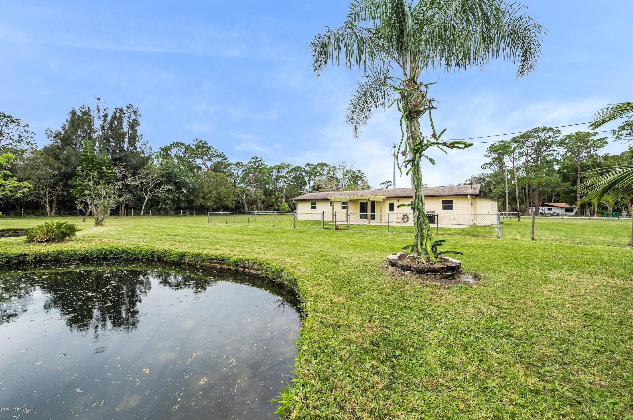 324 Valencia Rd, Melbourne FL 32904-3327 exterior